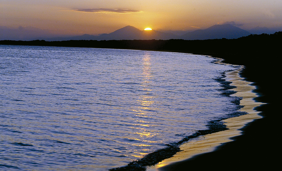 Ilha do Mel e Monge estão entre os parques estaduais mais visitados do país