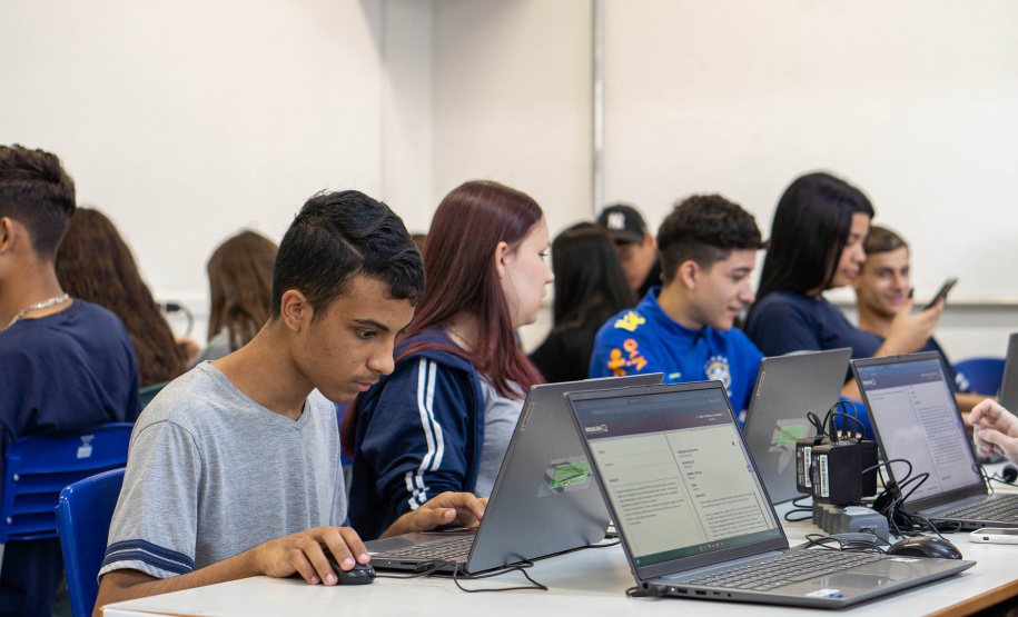 Com IA no currículo, Paraná vira exemplo em educação tecnológica