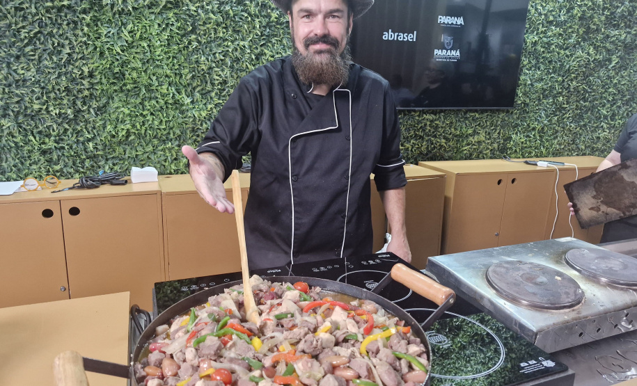 Com pratos típicos e iguarias paranaenses, Estado inaugura Arena Show Gastronomica na Expo Turismo Paraná