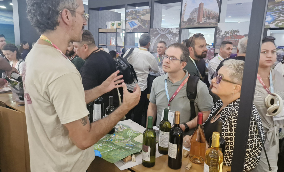 Com pratos típicos e iguarias paranaenses, Estado inaugura Arena Show Gastronomica na Expo Turismo Paraná