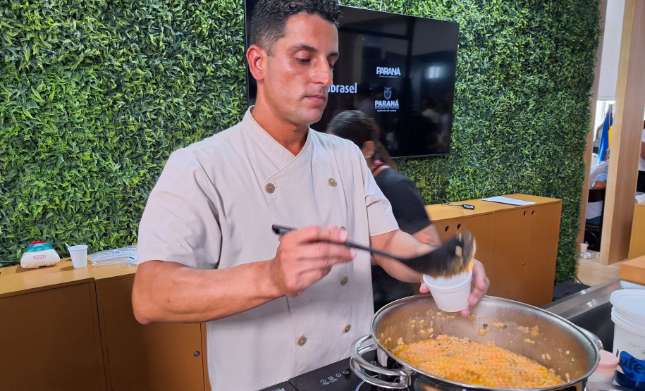 Com pratos típicos e iguarias paranaenses, Estado inaugura Arena Show Gastronomica na Expo Turismo Paraná