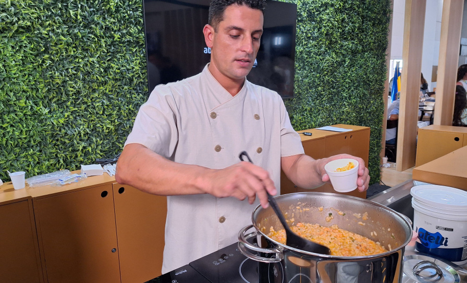 Com pratos típicos e iguarias paranaenses, Estado inaugura Arena Show Gastronomica na Expo Turismo Paraná