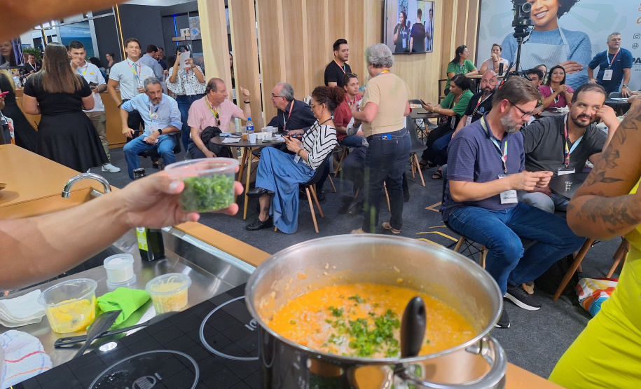 Com pratos típicos e iguarias paranaenses, Estado inaugura Arena Show Gastronomica na Expo Turismo Paraná