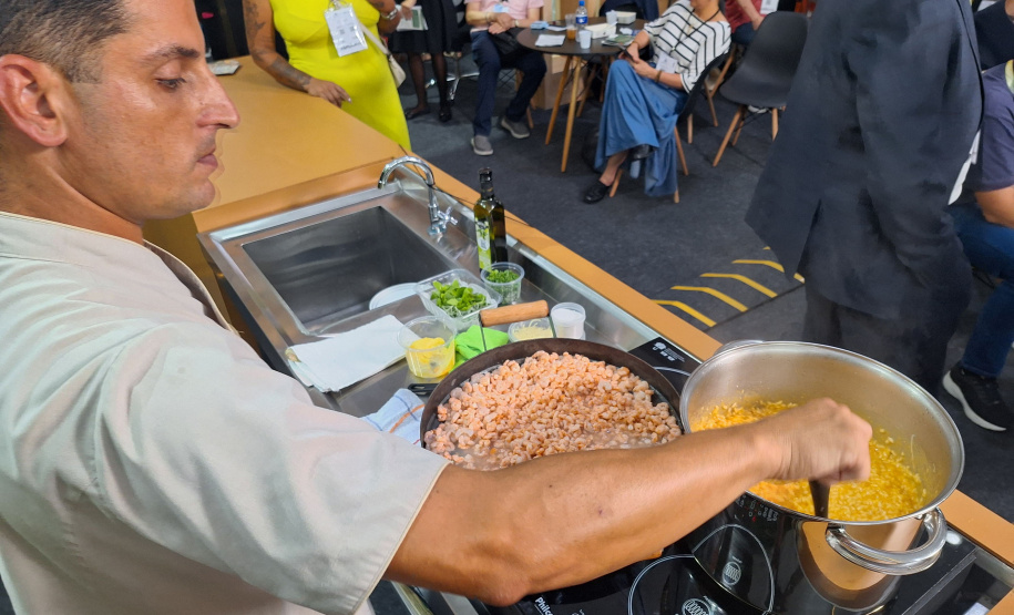 Com pratos típicos e iguarias paranaenses, Estado inaugura Arena Show Gastronomica na Expo Turismo Paraná