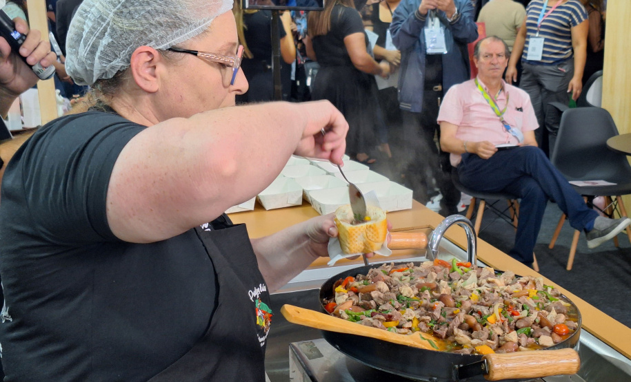 Com pratos típicos e iguarias paranaenses, Estado inaugura Arena Show Gastronomica na Expo Turismo Paraná