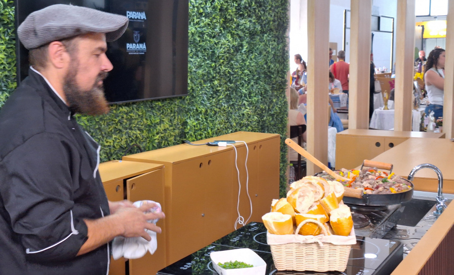 Com pratos típicos e iguarias paranaenses, Estado inaugura Arena Show Gastronomica na Expo Turismo Paraná