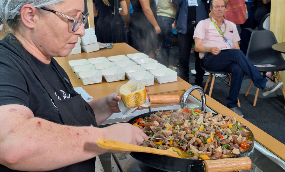 Com pratos típicos e iguarias paranaenses, Estado inaugura Arena Show Gastronomica na Expo Turismo Paraná