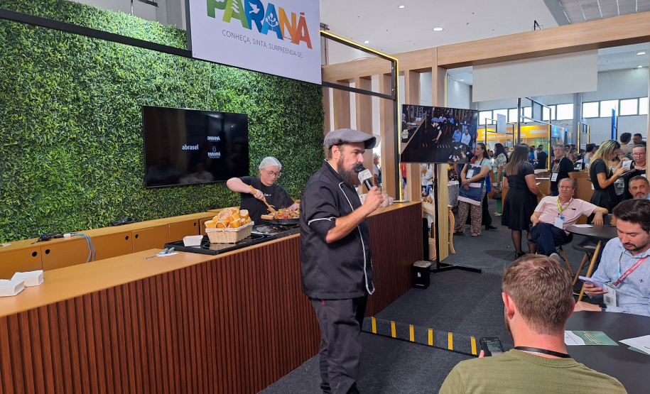 Com pratos típicos e iguarias paranaenses, Estado inaugura Arena Show Gastronomica na Expo Turismo Paraná