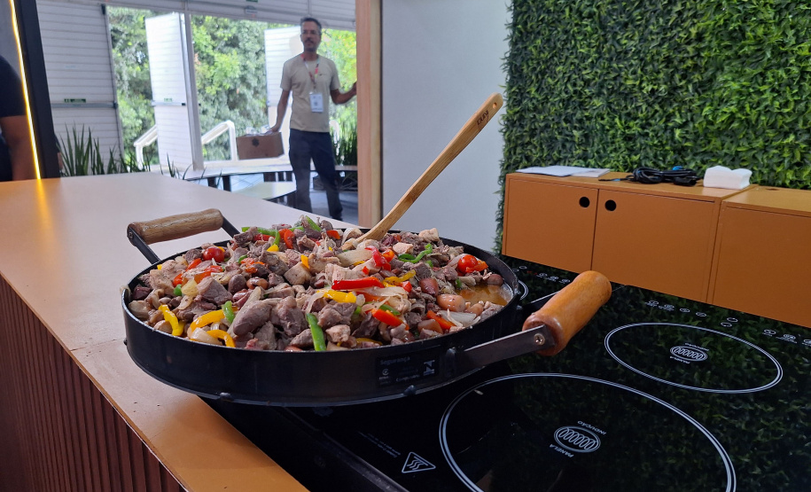 Com pratos típicos e iguarias paranaenses, Estado inaugura Arena Show Gastronomica na Expo Turismo Paraná