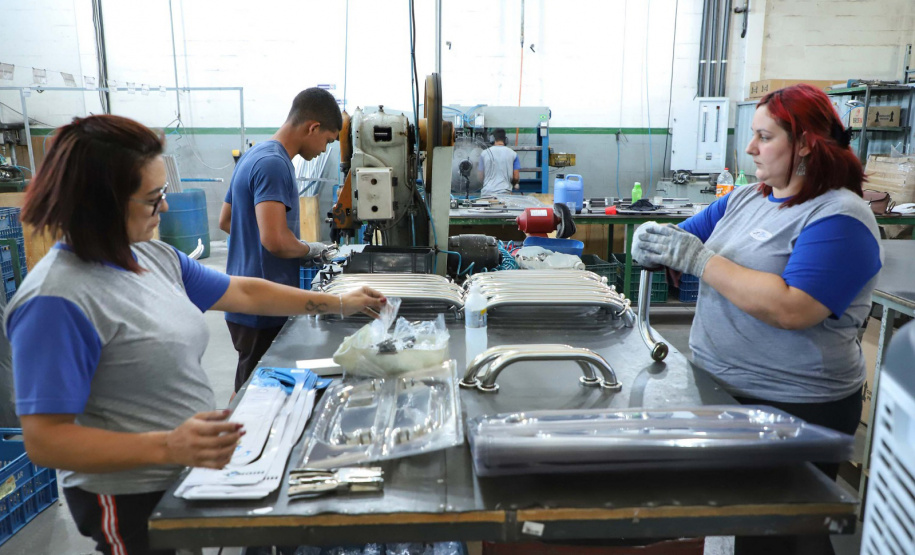 FAPEC Boletim Investimentos em Foco destaca crescimento econômico e geração de empregos no Paraná