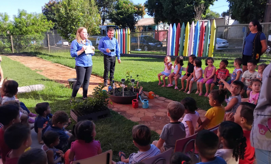 Ações ambientais organizadas pelo IAT para comemorar o Dia Mundial da Água distribuíram mais de oito mil mudas de espécies nativas