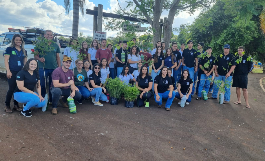 Ações ambientais organizadas pelo IAT para comemorar o Dia Mundial da Água distribuíram mais de oito mil mudas de espécies nativas
