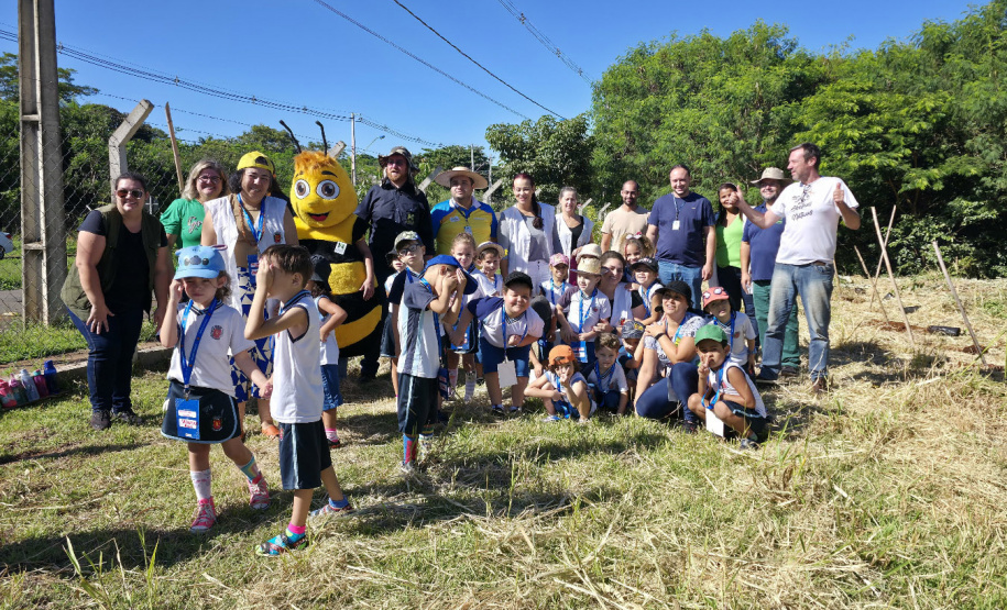 Ações ambientais organizadas pelo IAT para comemorar o Dia Mundial da Água distribuíram mais de oito mil mudas de espécies nativas