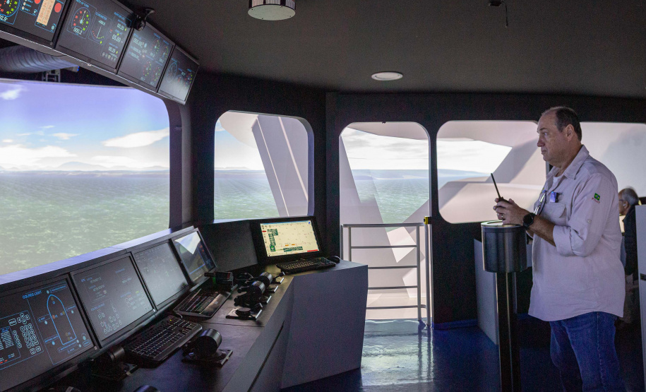 porto - Engenheiros da Portos do Paraná realizam simulação de atracação de navios de cruzeiro