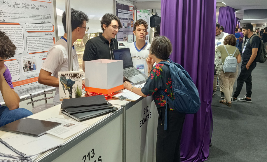 Estudantes da rede estadual do Paraná são destaque na maior feira de ciências do Brasil