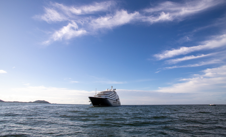 PORTO DO PARANÁ NAVIO CRUZEIRO ANCORADO ILHA DO MEL