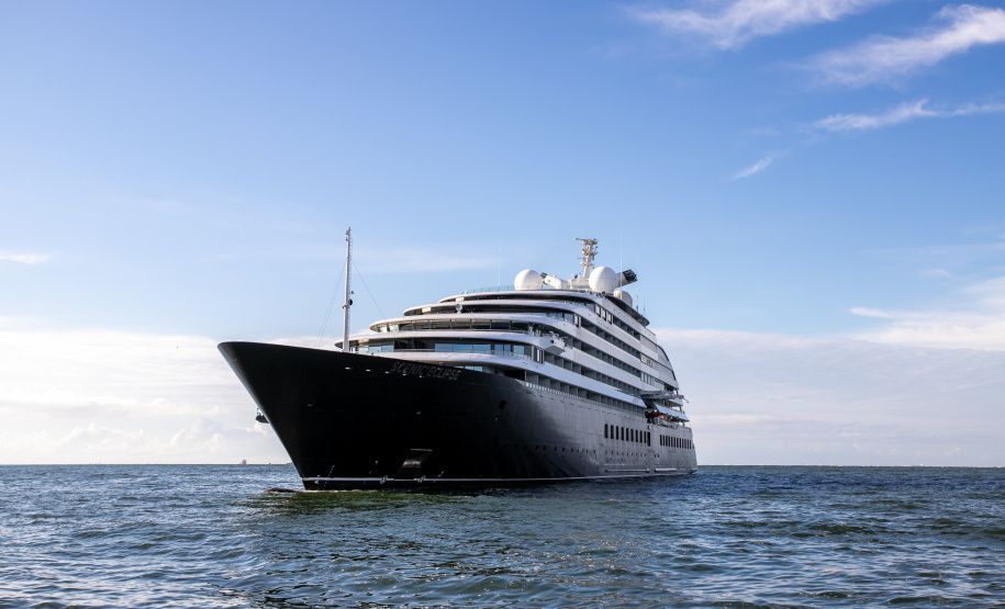 PORTO DO PARANÁ NAVIO CRUZEIRO ANCORADO ILHA DO MEL