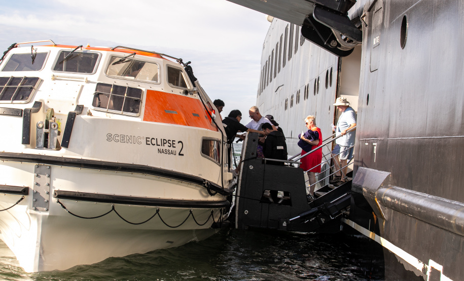 PORTO DO PARANÁ NAVIO CRUZEIRO ANCORADO ILHA DO MEL