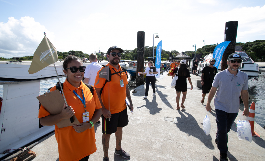 PORTO DO PARANÁ NAVIO CRUZEIRO ANCORADO ILHA DO MEL