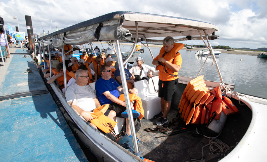 PORTO DO PARANÁ NAVIO CRUZEIRO ANCORADO ILHA DO MEL