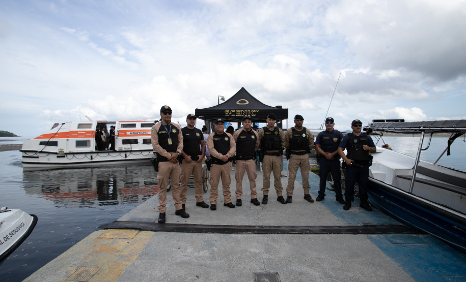 PORTO DO PARANÁ NAVIO CRUZEIRO ANCORADO ILHA DO MEL