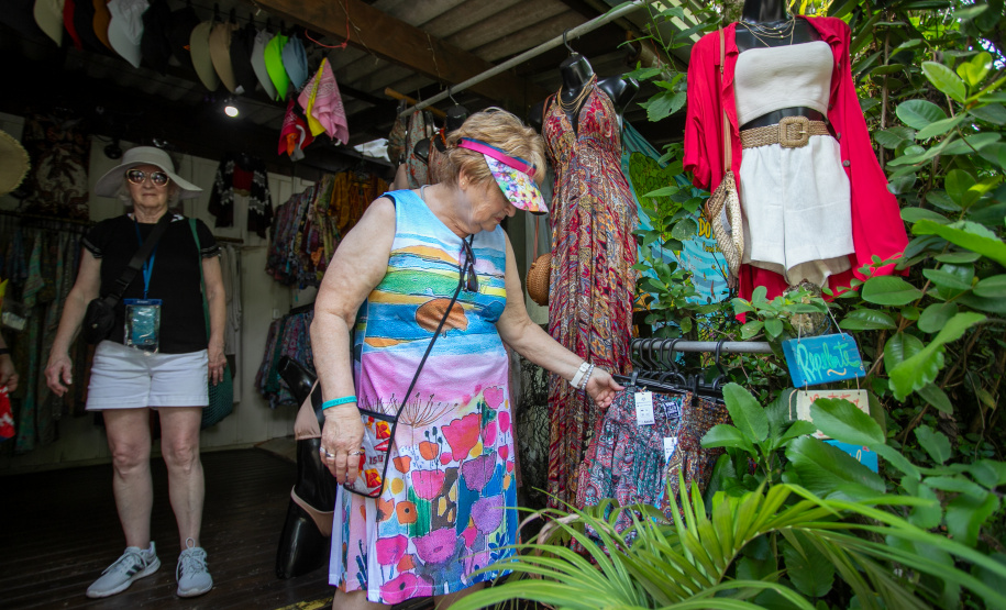 PORTO DO PARANÁ NAVIO CRUZEIRO ANCORADO ILHA DO MEL