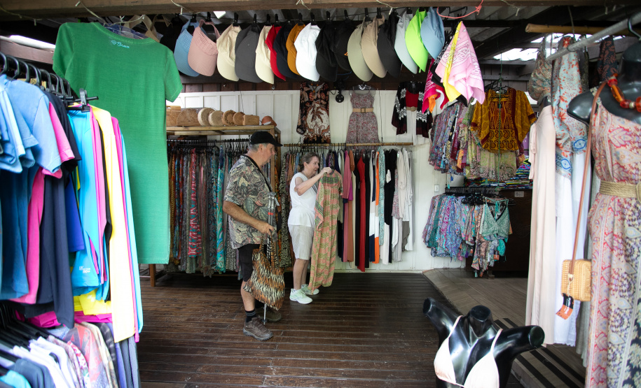 PORTO DO PARANÁ NAVIO CRUZEIRO ANCORADO ILHA DO MEL