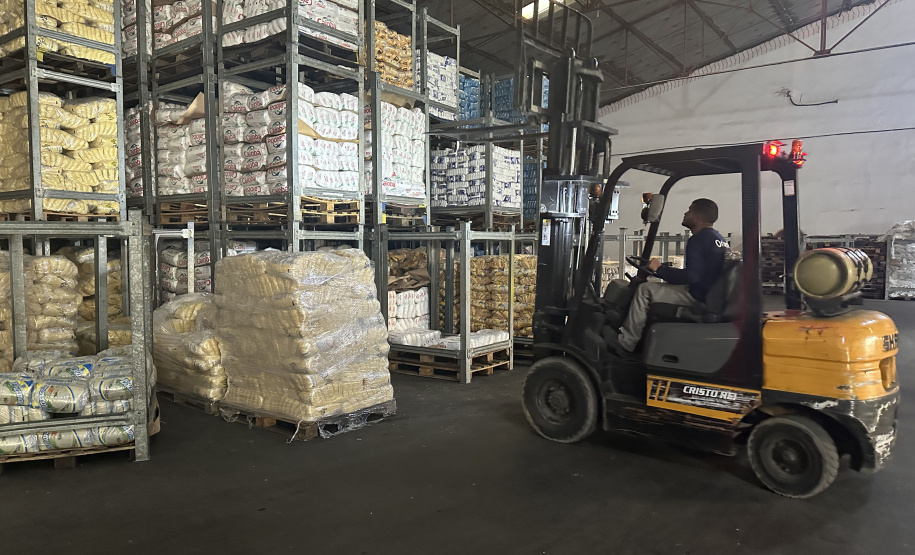 A 2ª remessa de alimentos não perecíveis para as escolas estaduais já está em andamento