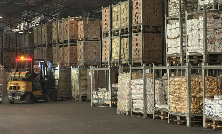 A 2ª remessa de alimentos não perecíveis para as escolas estaduais já está em andamento