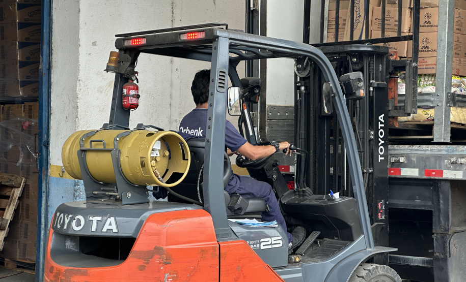 A 2ª remessa de alimentos não perecíveis para as escolas estaduais já está em andamento