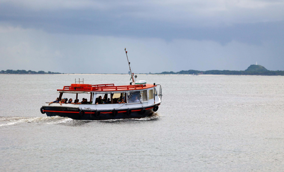 o governador Carlos Massa Ratinho Junior sancionou a lei que estabelece o novo marco regulatório da Ilha do Mel, um dos principais destinos turísticos do Paraná.