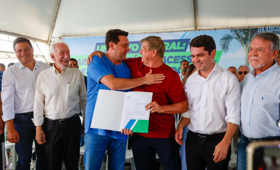 o governador Carlos Massa Ratinho Junior sancionou a lei que estabelece o novo marco regulatório da Ilha do Mel, um dos principais destinos turísticos do Paraná.