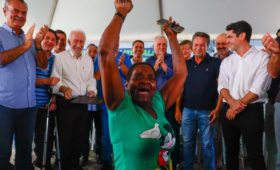 Governador entrega título de domínio da Chácara São Pedro ao município de Pontal do Paraná