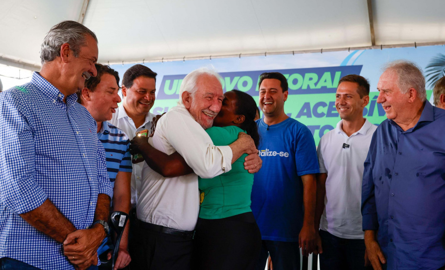 Governador entrega título de domínio da Chácara São Pedro ao município de Pontal do Paraná