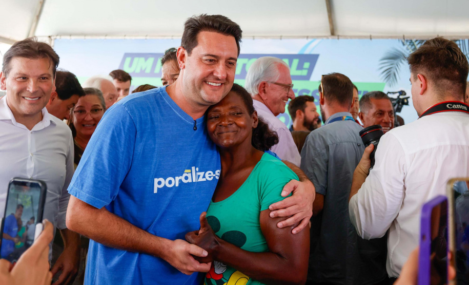 Governador entrega título de domínio da Chácara São Pedro ao município de Pontal do Paraná