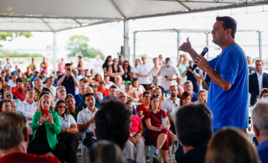 Governador entrega título de domínio da Chácara São Pedro ao município de Pontal do Paraná