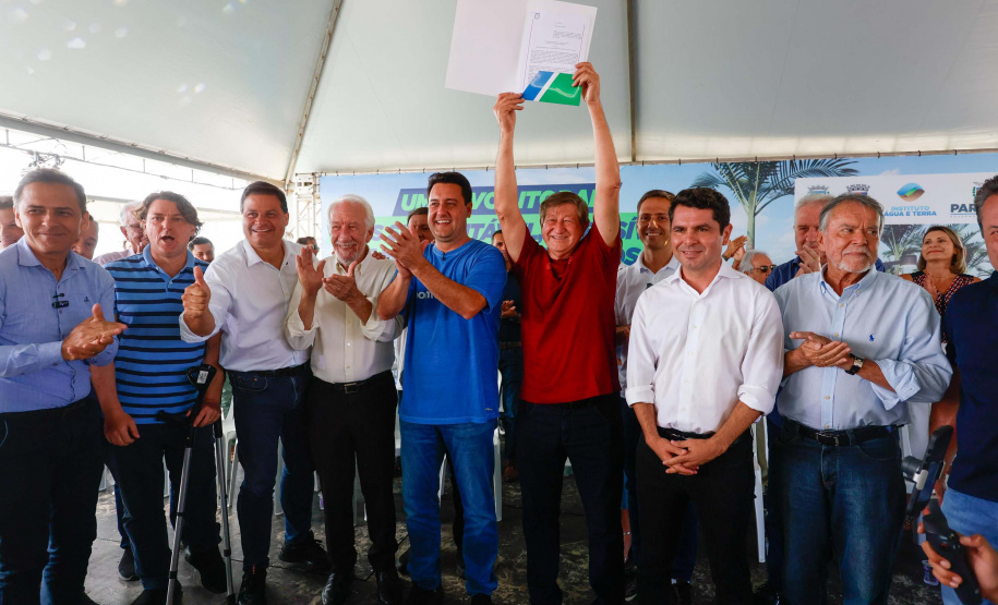 o governador Carlos Massa Ratinho Junior sancionou a lei que estabelece o novo marco regulatório da Ilha do Mel, um dos principais destinos turísticos do Paraná.