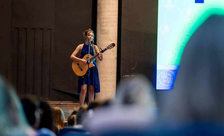 Educação qualifica formadores que vão orientar docentes em estágio probatório