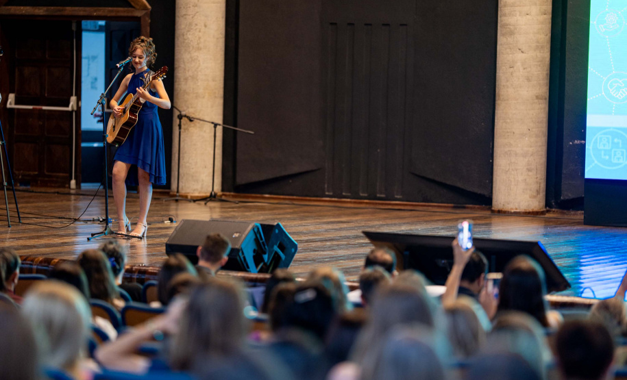 Educação qualifica formadores que vão orientar docentes em estágio probatório