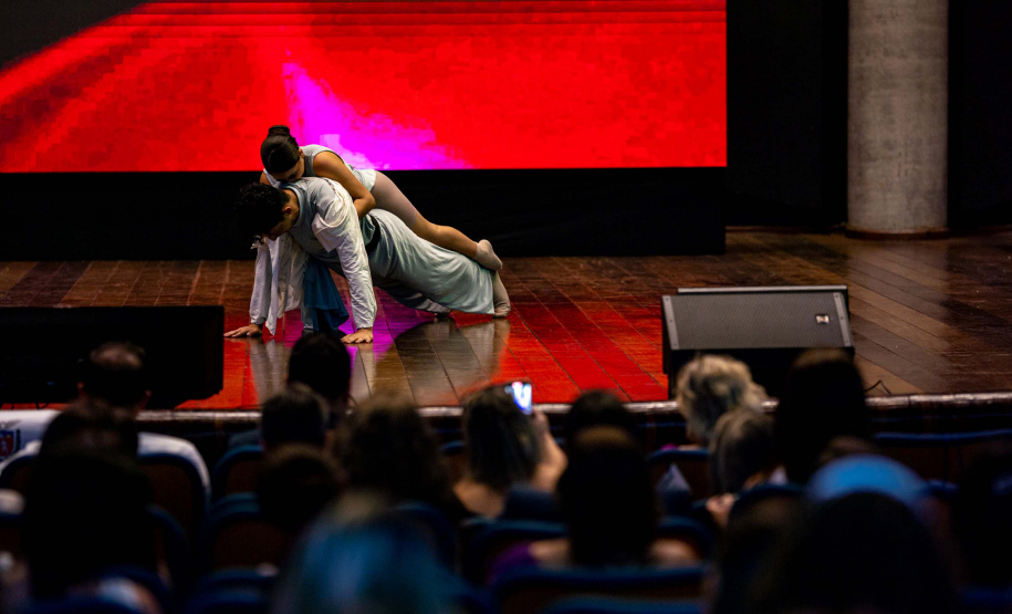 Educação qualifica formadores que vão orientar docentes em estágio probatório