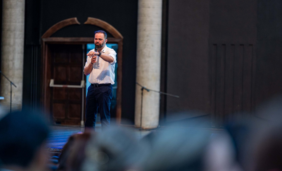 Educação qualifica formadores que vão orientar docentes em estágio probatório