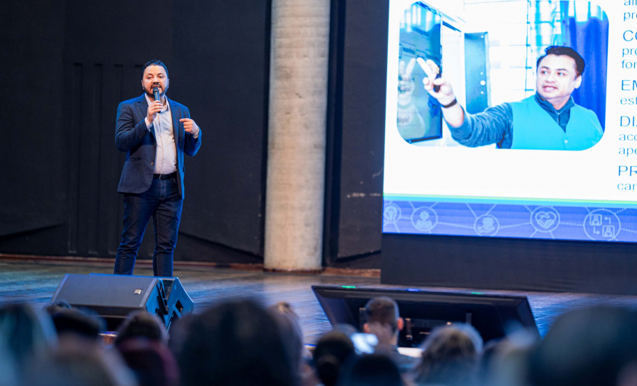 Educação qualifica formadores que vão orientar docentes em estágio probatório