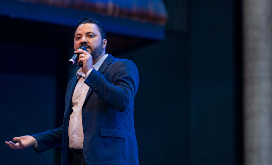 Educação qualifica formadores que vão orientar docentes em estágio probatório