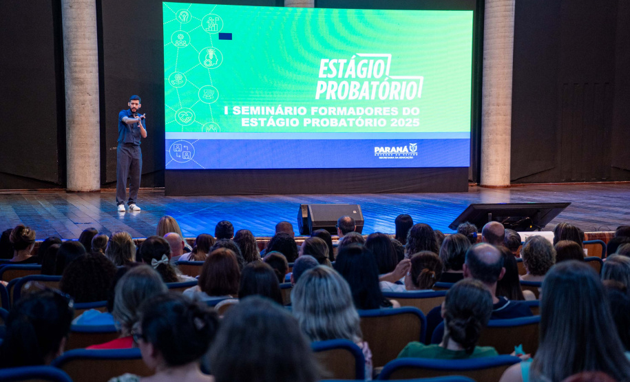 Educação qualifica formadores que vão orientar docentes em estágio probatório