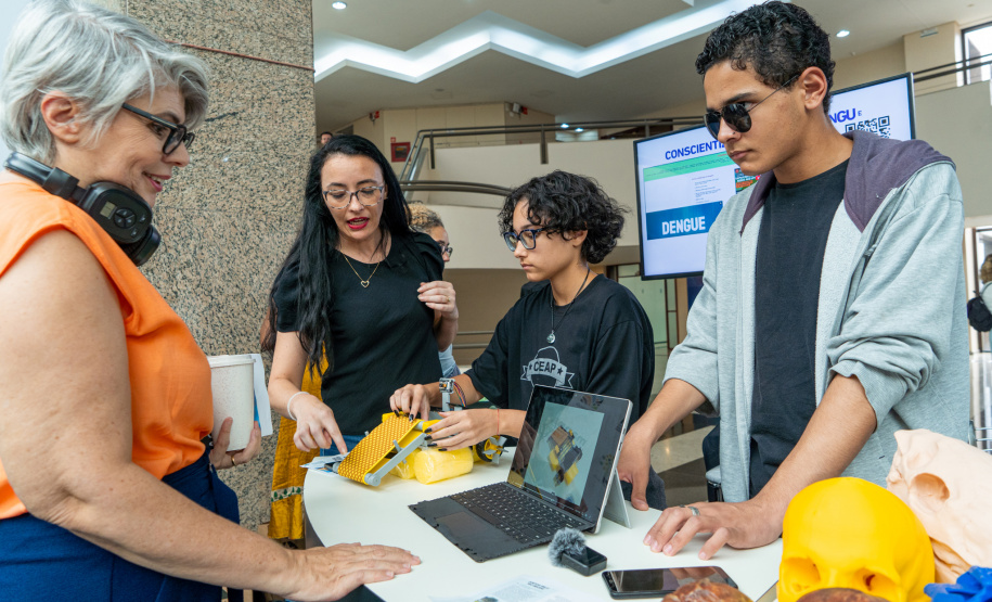 SEED - Estudantes de colégios estaduais do Paraná participam da III Semana dos NAPIs