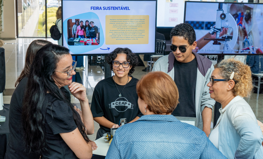 SEED - Estudantes de colégios estaduais do Paraná participam da III Semana dos NAPIs