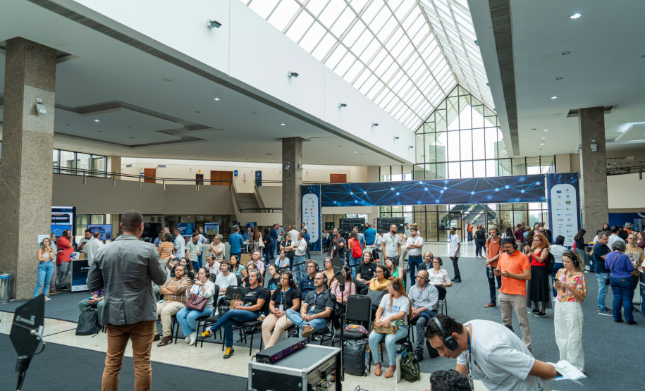 SEED - Estudantes de colégios estaduais do Paraná participam da III Semana dos NAPIs
