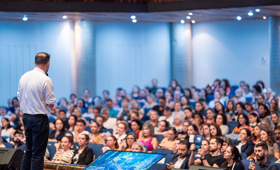 Educação qualifica formadores que vão orientar docentes em estágio probatório