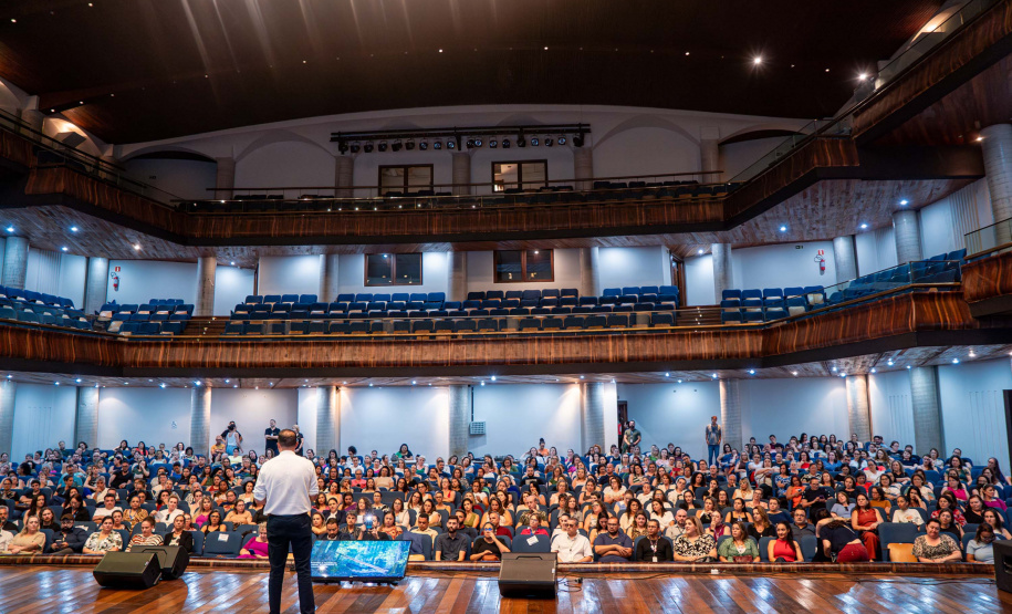Educação qualifica formadores que vão orientar docentes em estágio probatório