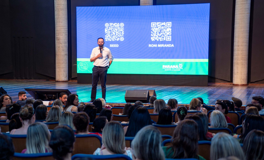 Educação qualifica formadores que vão orientar docentes em estágio probatório